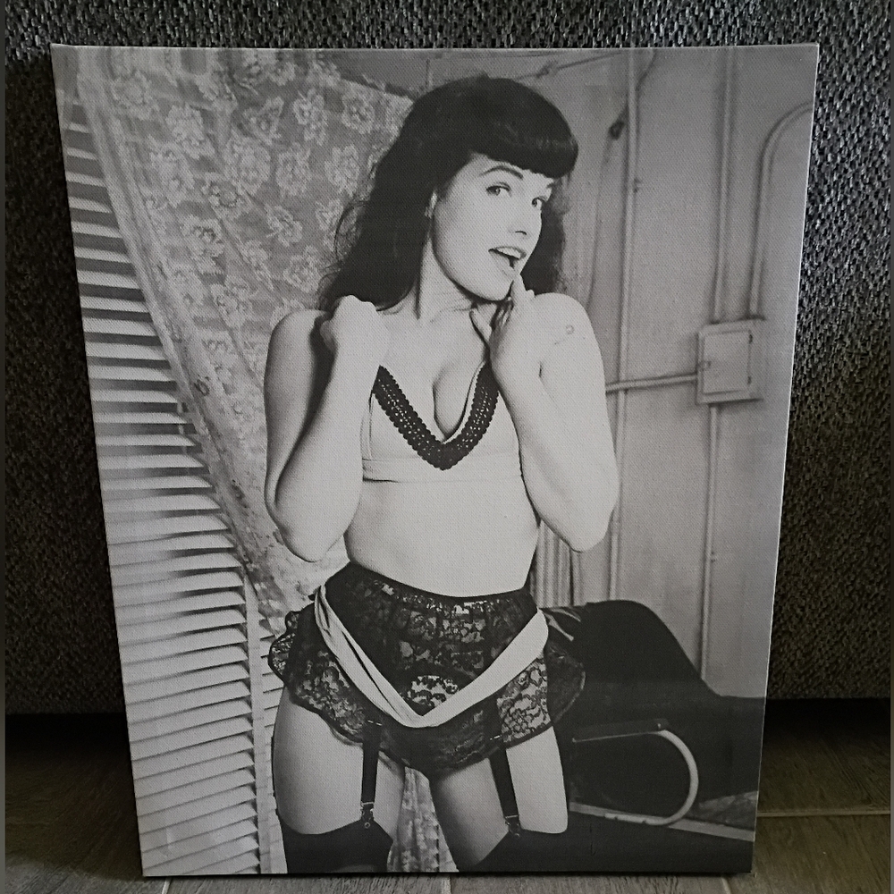 Bettie Page Vintage Pin-Up Canvas Art - 16"x20" (Exact 15.75x19.75) Black&White